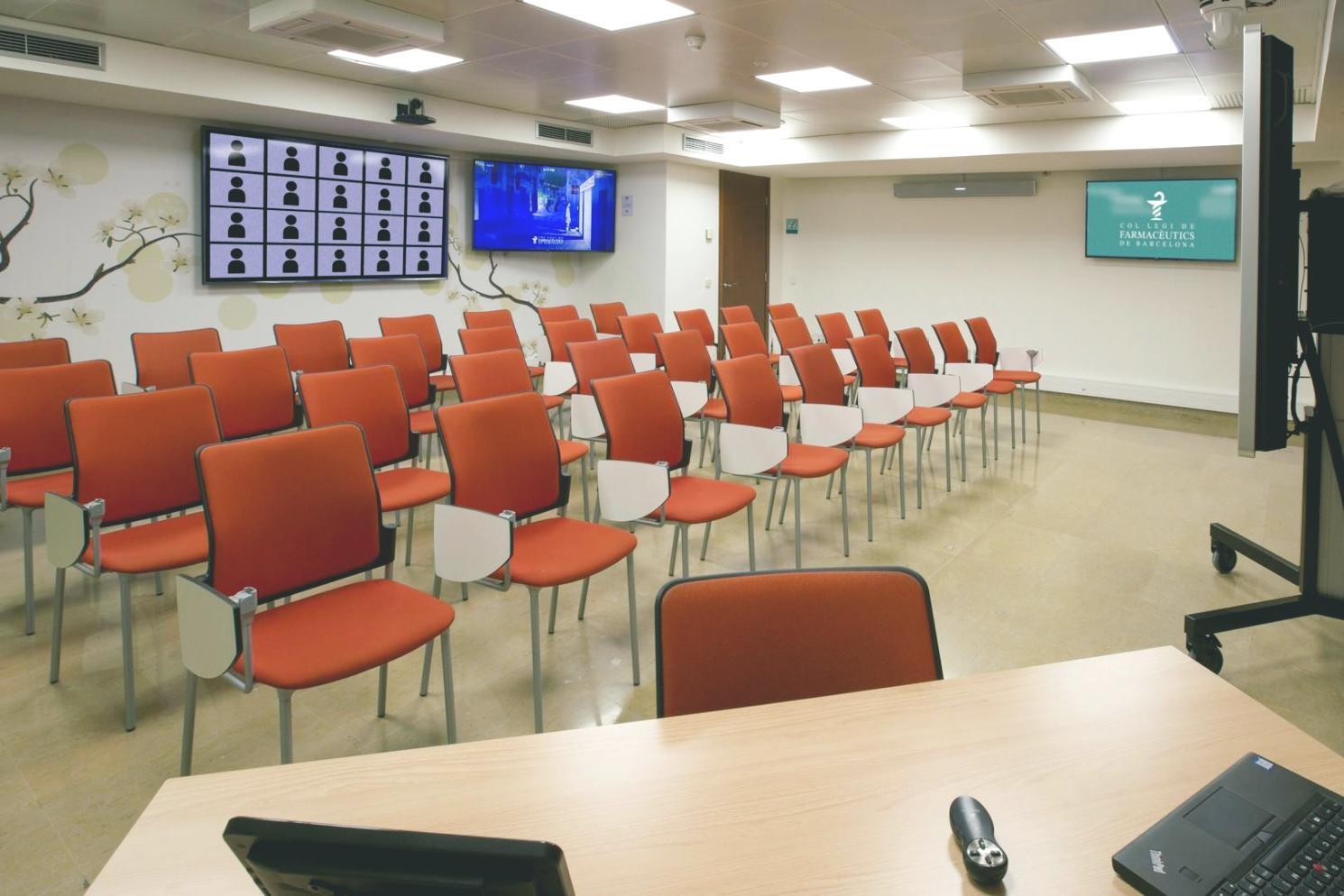 Professional keyword research training session showing practical application methods